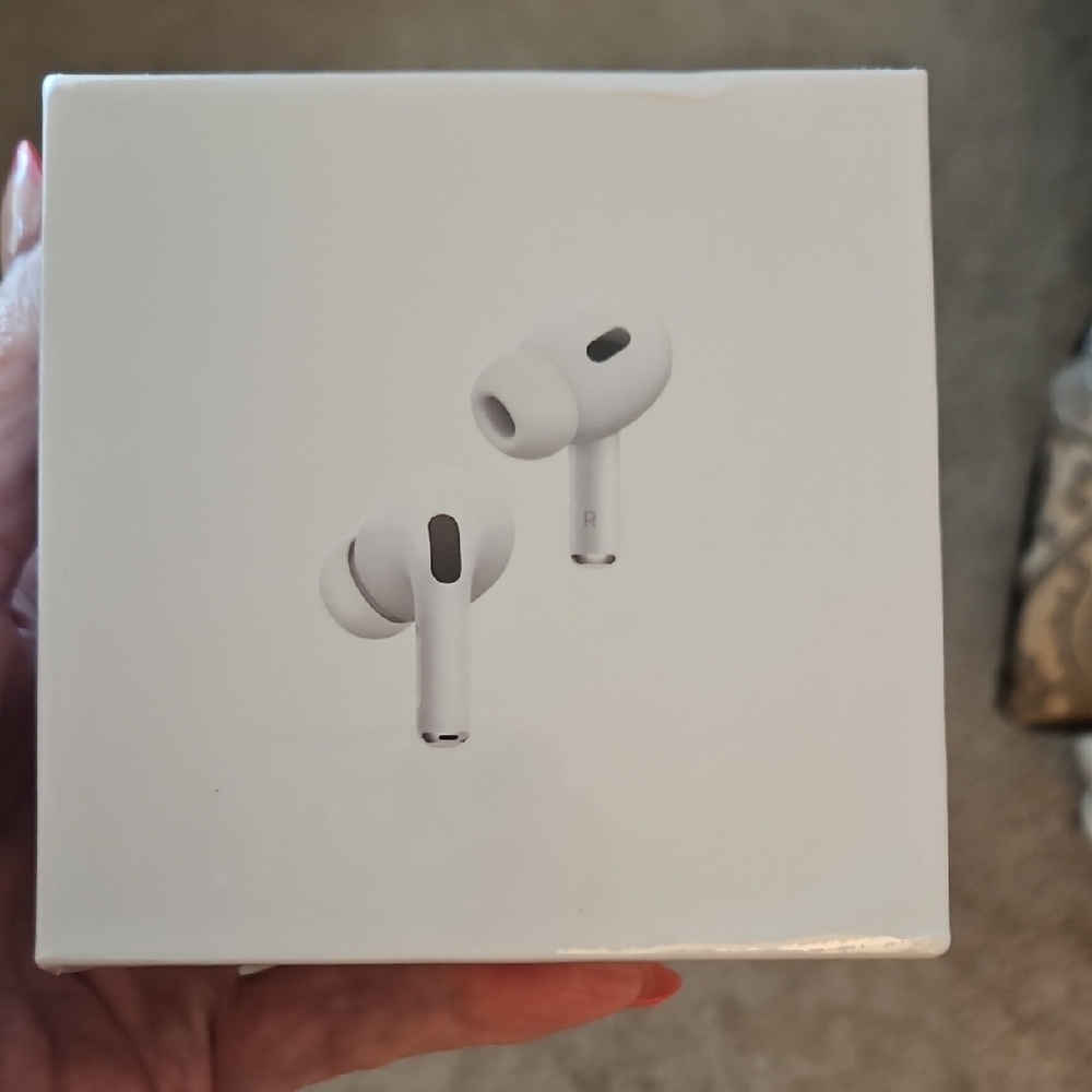 Apple AirPods Pro - Sleek White Design